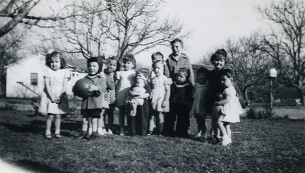 1939-Family Kid gathering Mk593